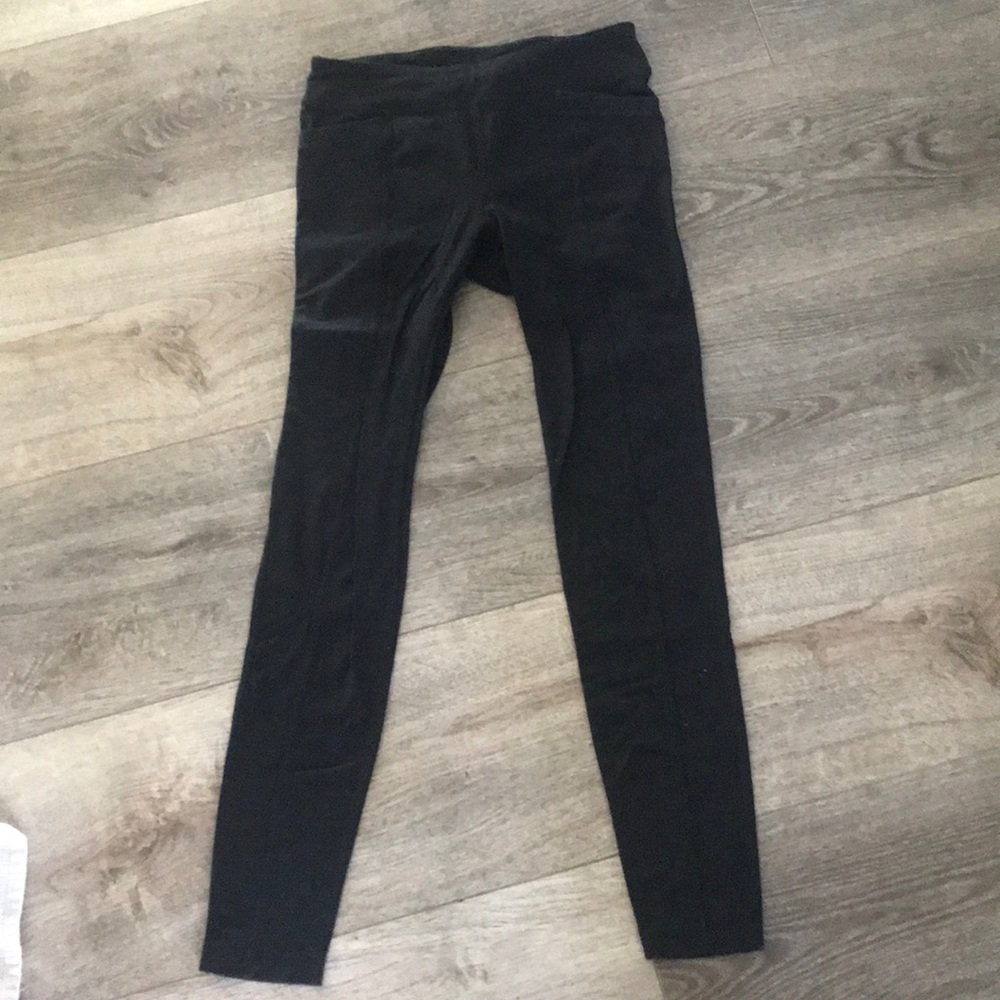 Athleta women’s black yoga pants with pockets